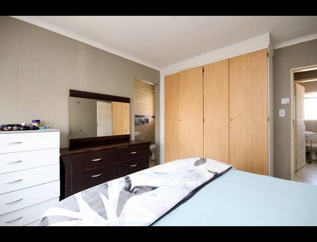 2 BEDROOM APARTMENT FOR SALE IN THATCHFIELD